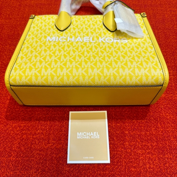 ❤️❤️❤️NEW Michael Kors small bag + Detachable strap ❤️❤️❤️ - Picture 9 of 10